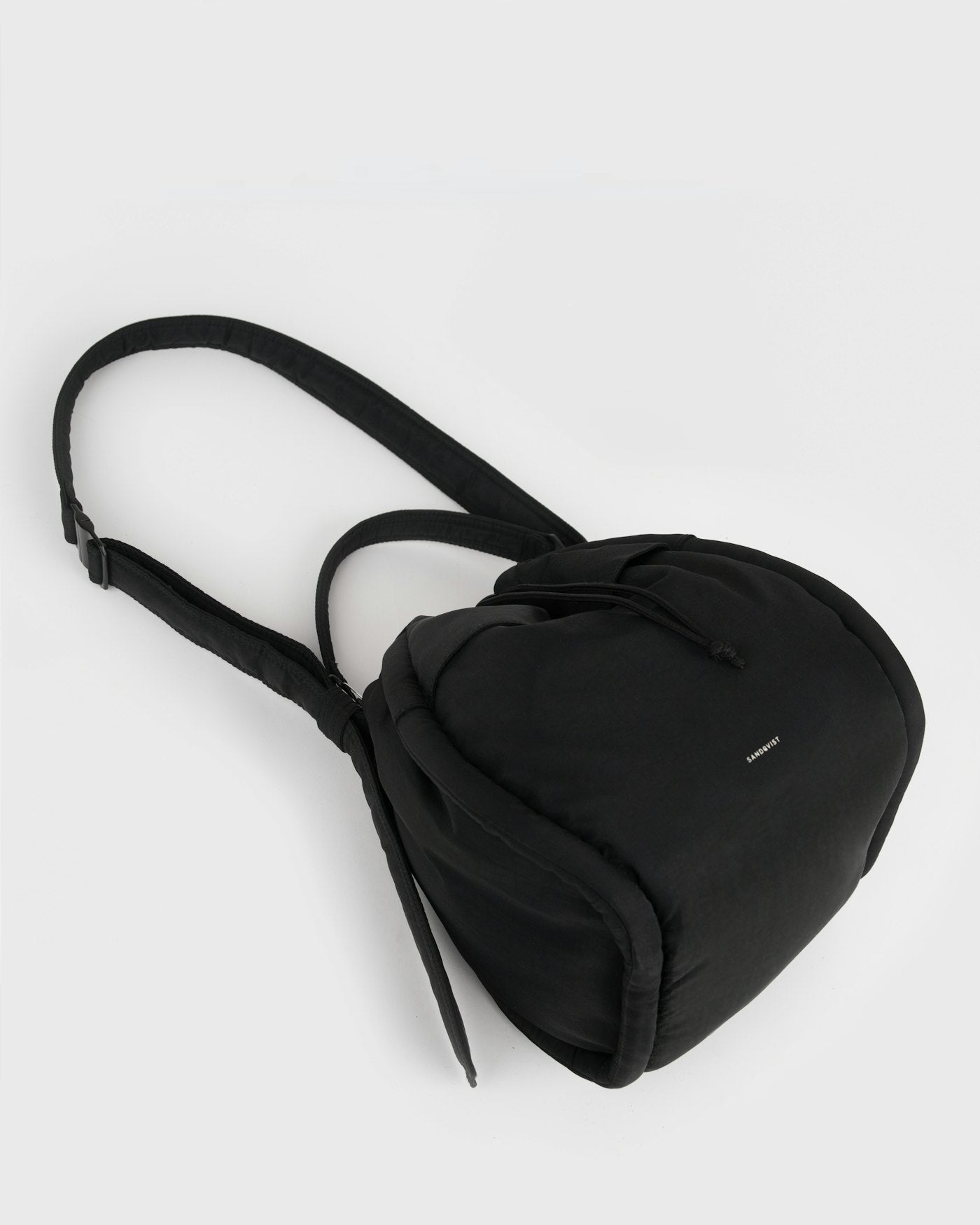 Curve Bucket Bag Black