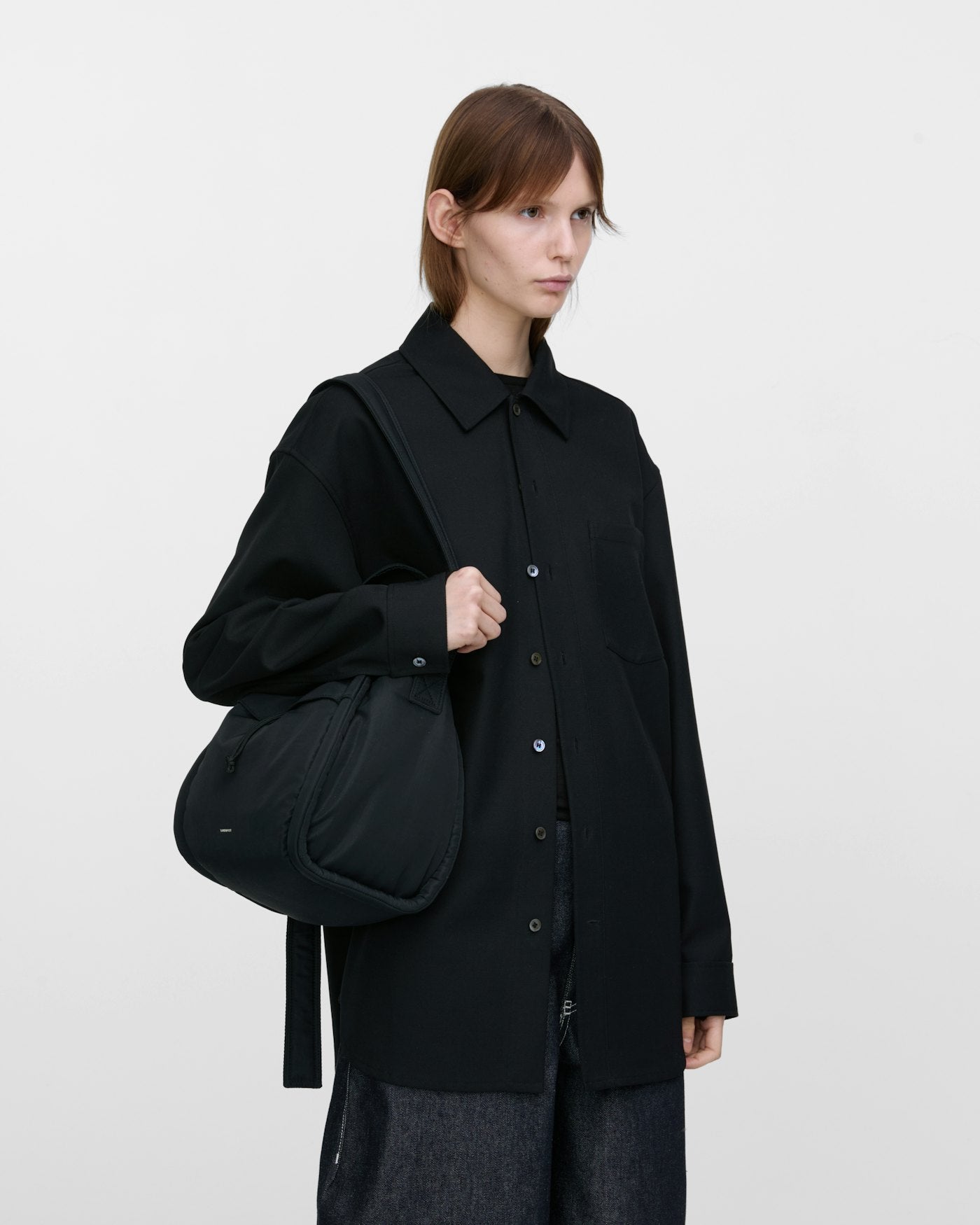 Curve Bucket Bag Black