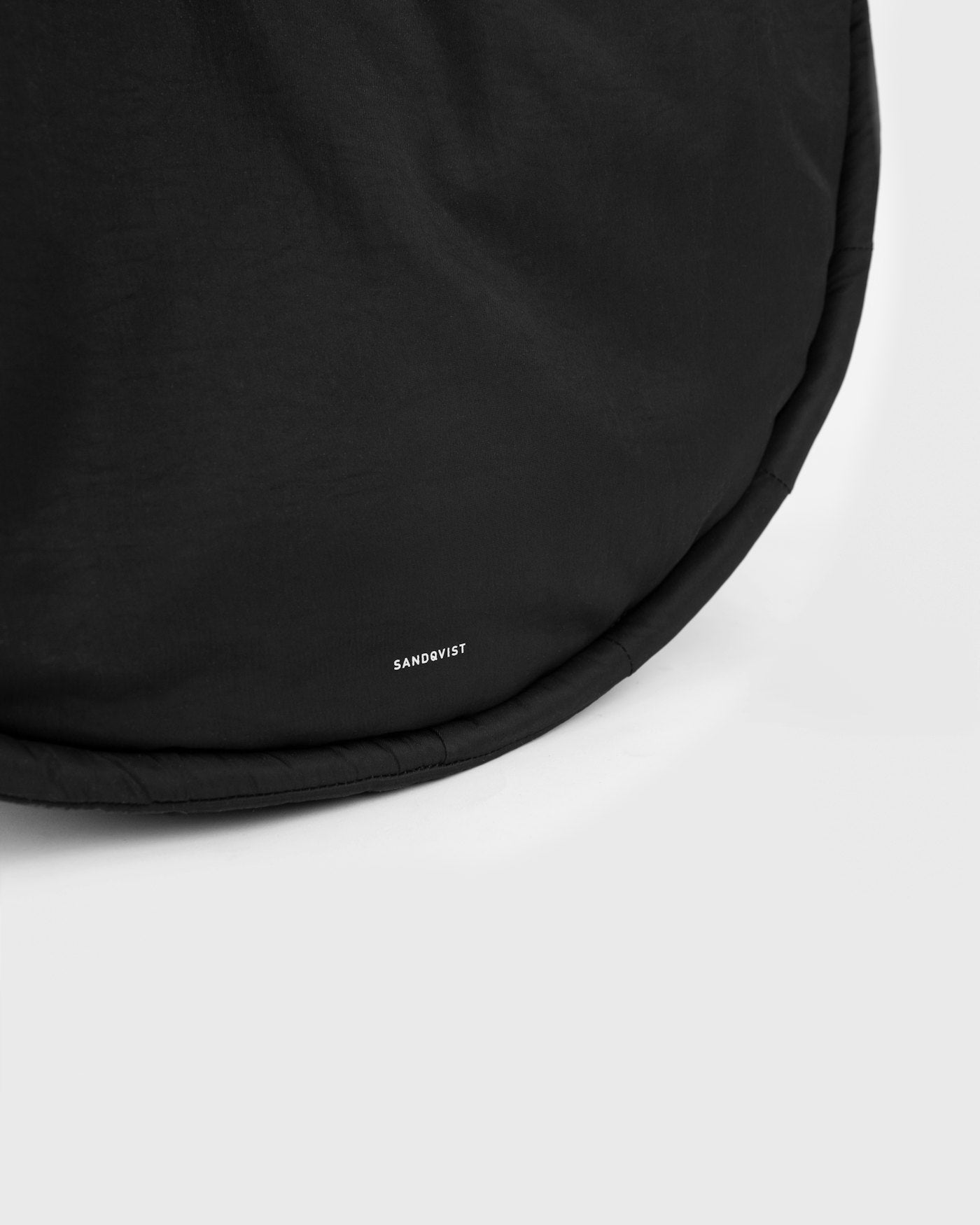 Curve Crossbody Bag Round Large Black