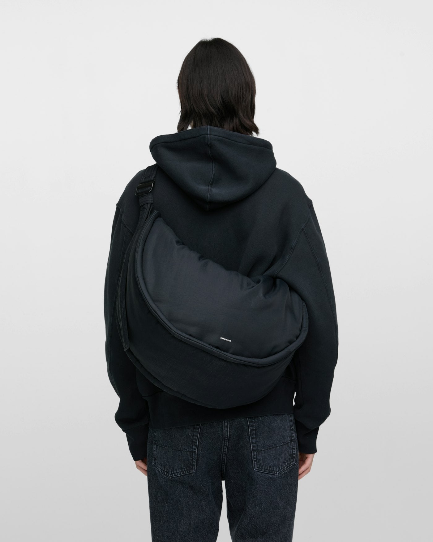 Curve Crossbody Bag Round Large Black