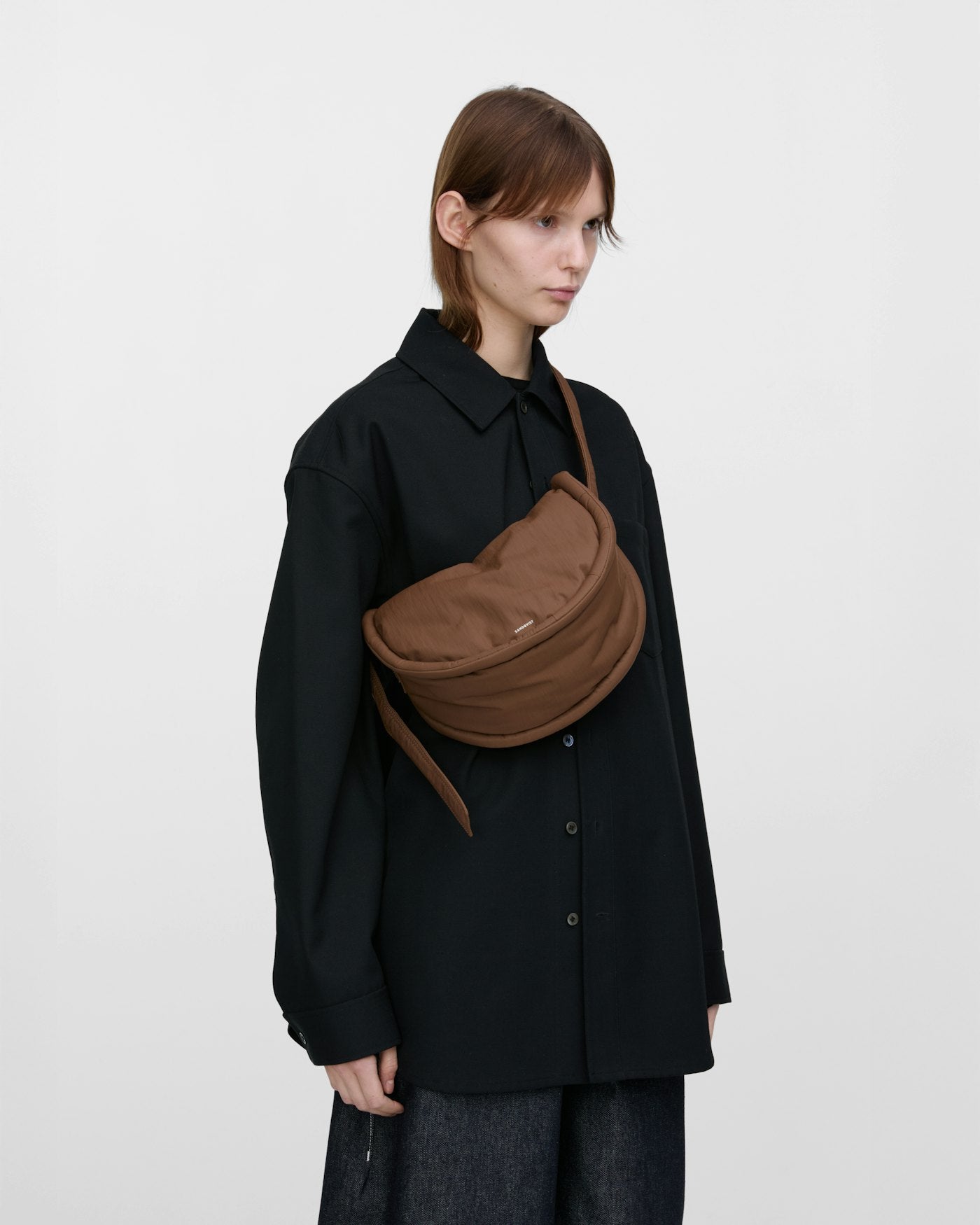Curve Crossbody Bag Round Small Dark Taupe