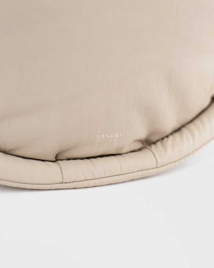 CURVE Half Moon Bag Mini Beige
