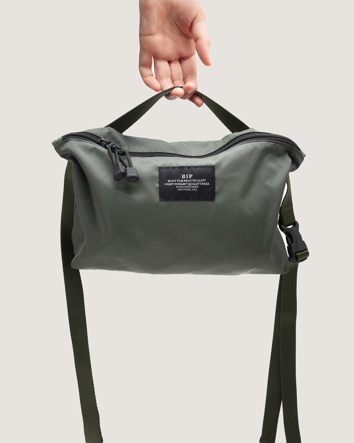 ファニーパック クロスボディ ナイロンツイル カーキグリーン