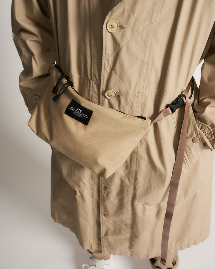 Spidelon Rip Spider ベージュ色　クロスボディ・ファニーパック