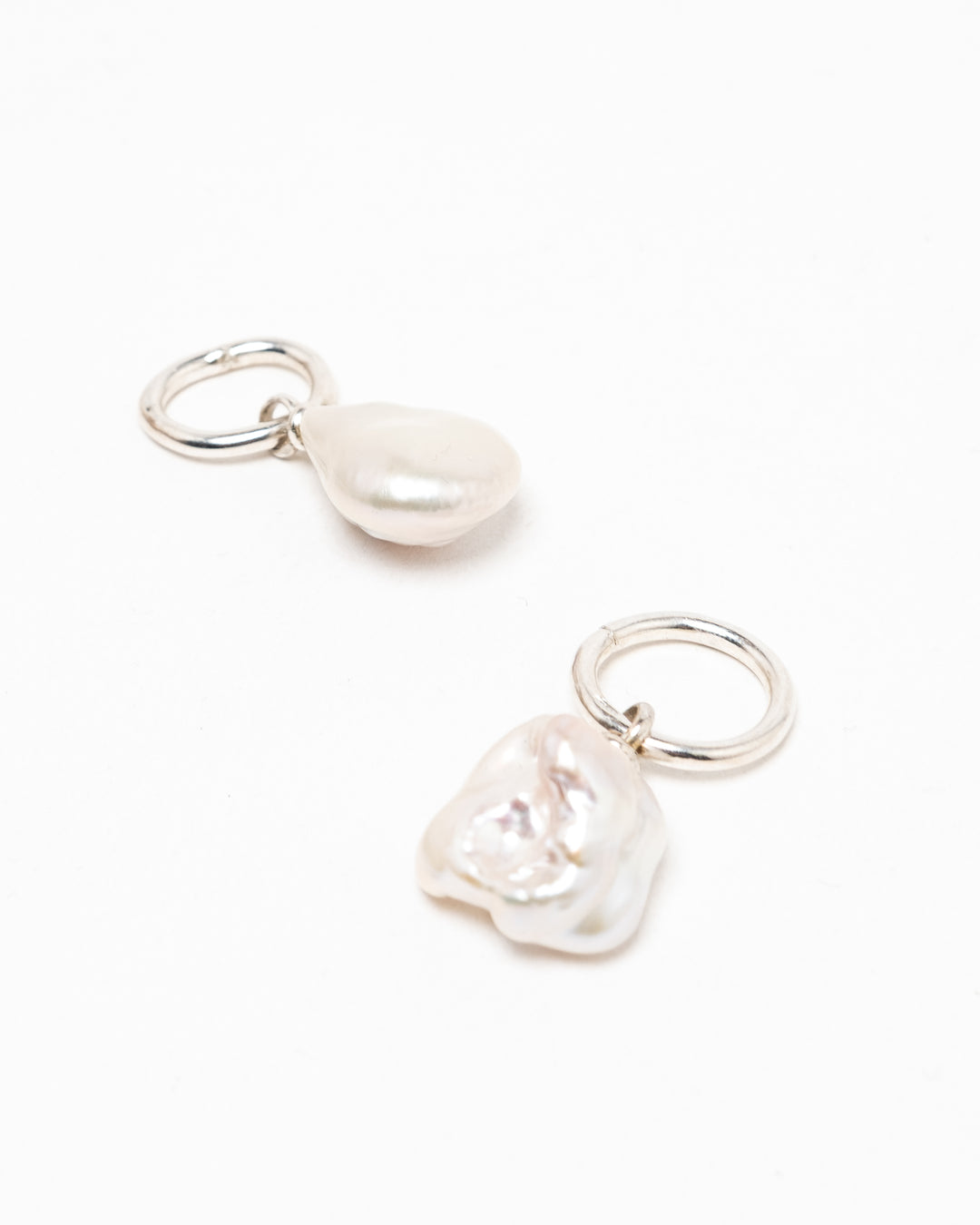 Sara Roegiers Baroque Pearl Hanger Medium