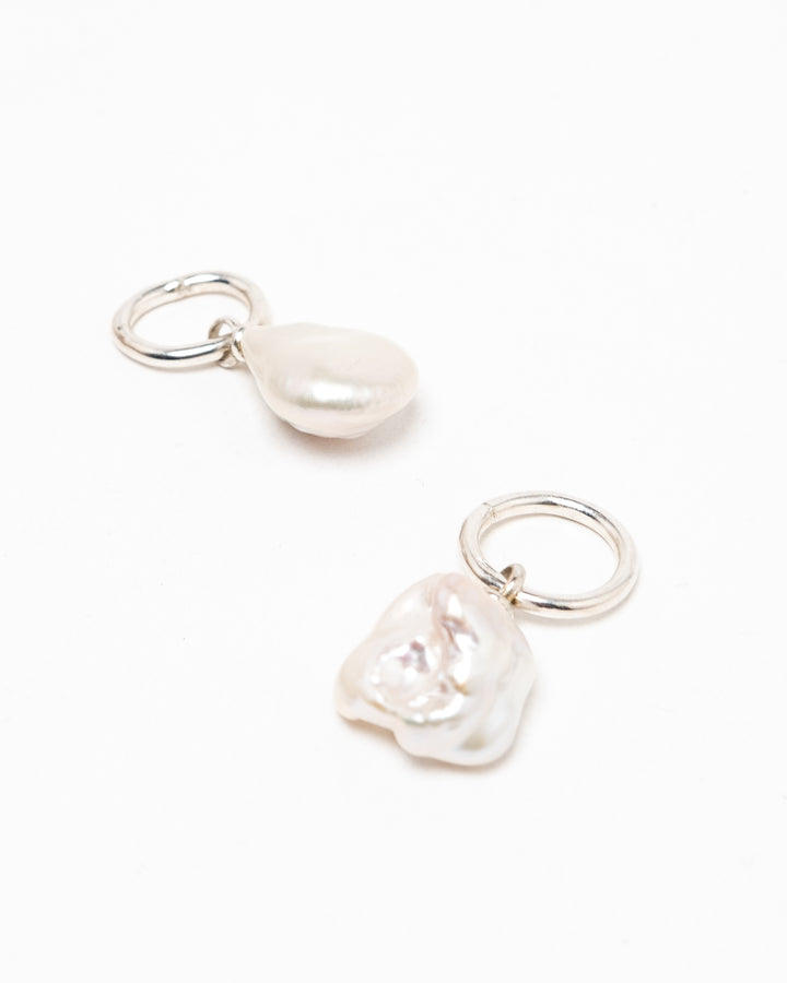 Sara Roegiers Baroque Pearl Hanger Medium