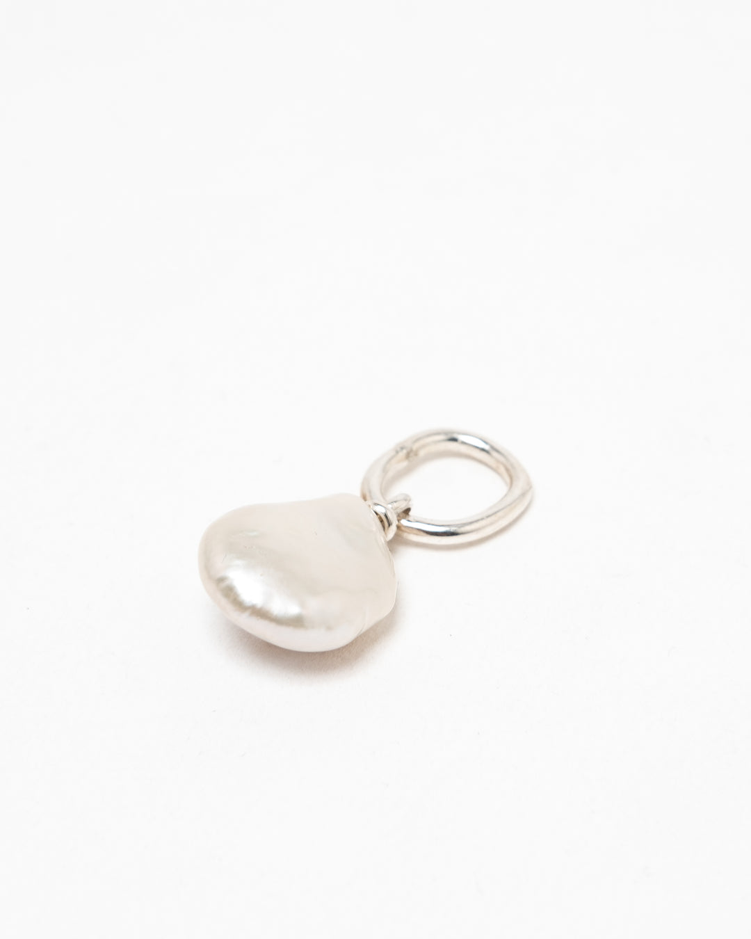 Sara Roegiers Baroque Pearl Hanger Medium