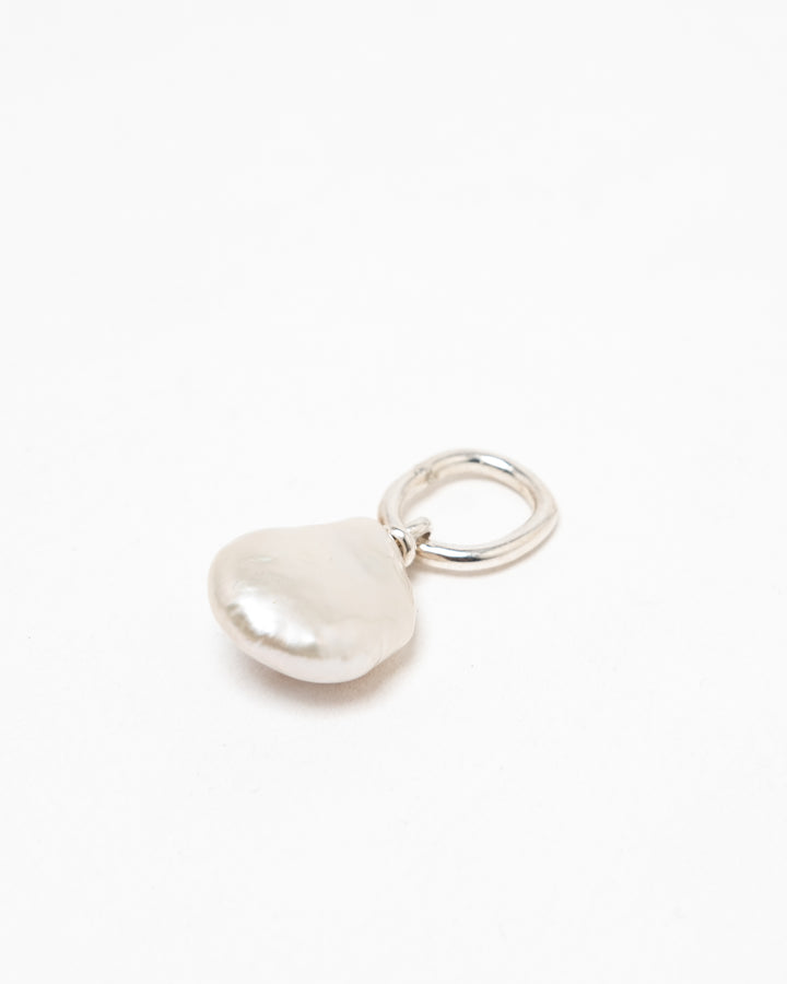 Sara Roegiers Baroque Pearl Hanger Medium