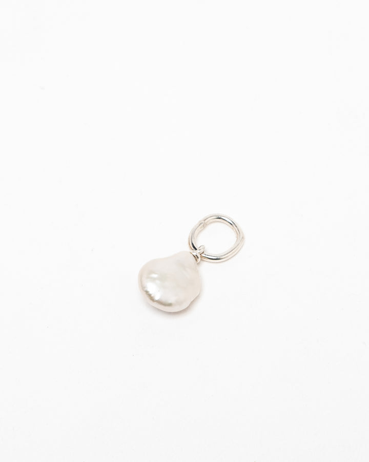 Sara Roegiers Baroque Pearl Hanger Medium