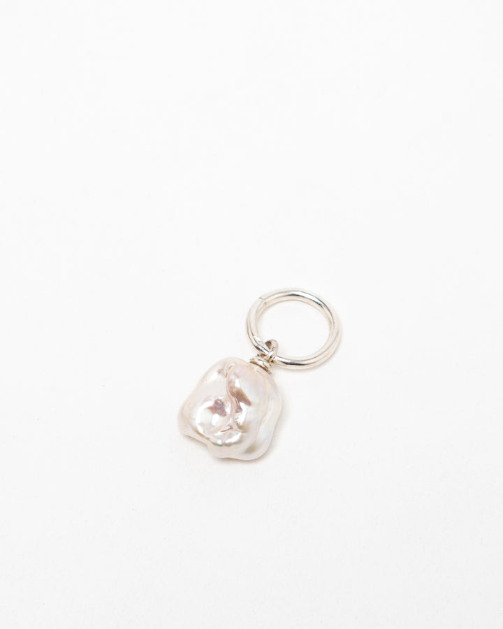 Sara Roegiers Baroque Pearl Hanger Medium