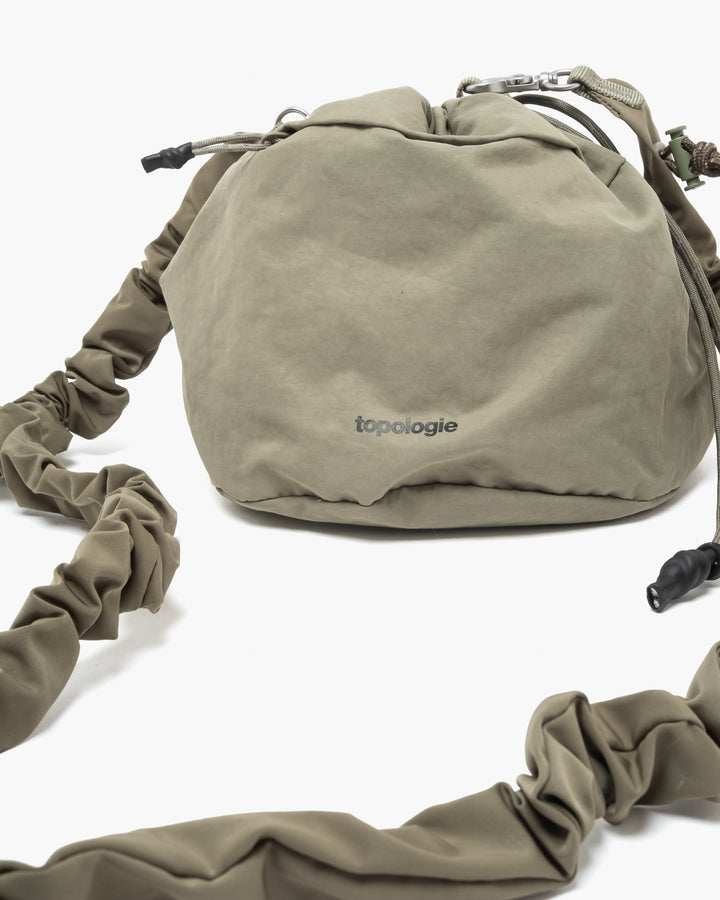 Topologie Wares リバーシブル バケットバッグ モスグリーン + バンジー ストラップ モスグリーン