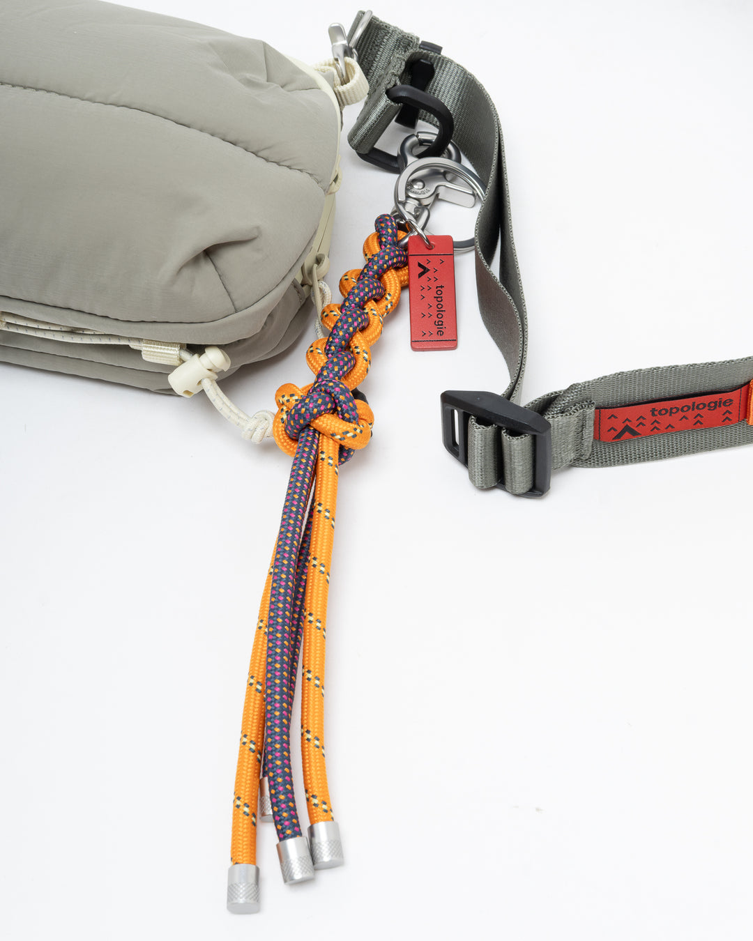 トポロジー ボトルサコッシュ ミディアム モスパティ シルキーピーチ + ユーティリティスリング ワイド ウッズ シネット キーチェーン アーケードオレンジ