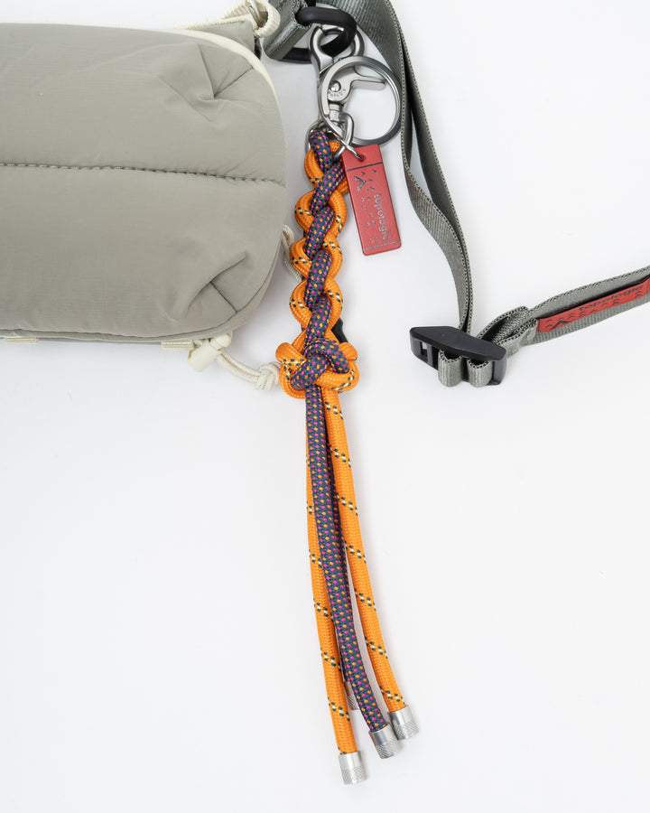 トポロジー ボトルサコッシュ ミディアム モスパティ シルキーピーチ + ユーティリティスリング ワイド ウッズ シネット キーチェーン アーケードオレンジ