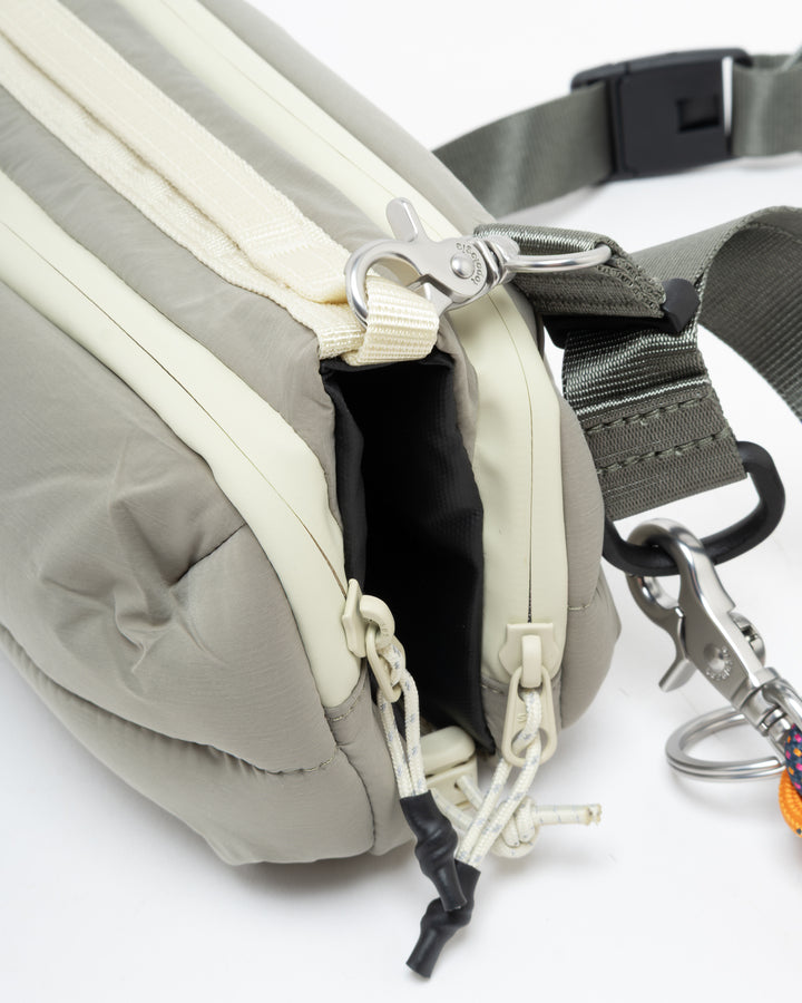 トポロジー ボトルサコッシュ ミディアム モスパティ シルキーピーチ + ユーティリティスリング ワイド ウッズ シネット キーチェーン アーケードオレンジ