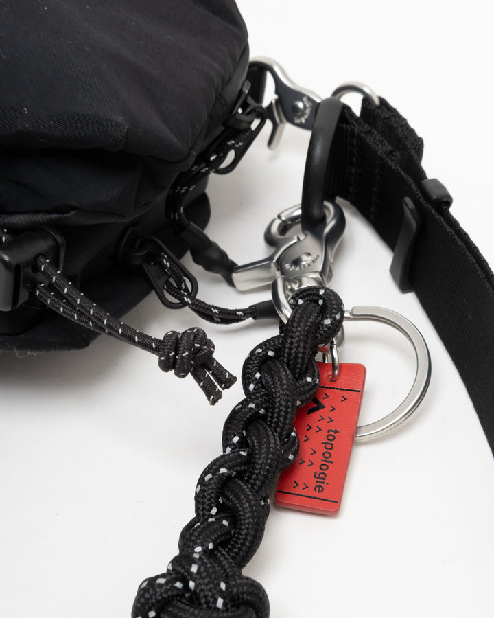 Topologie Bottle Sacoche Medium Black Papery + Utility Sling Wide Black Sinnet Keychain Black Reflective