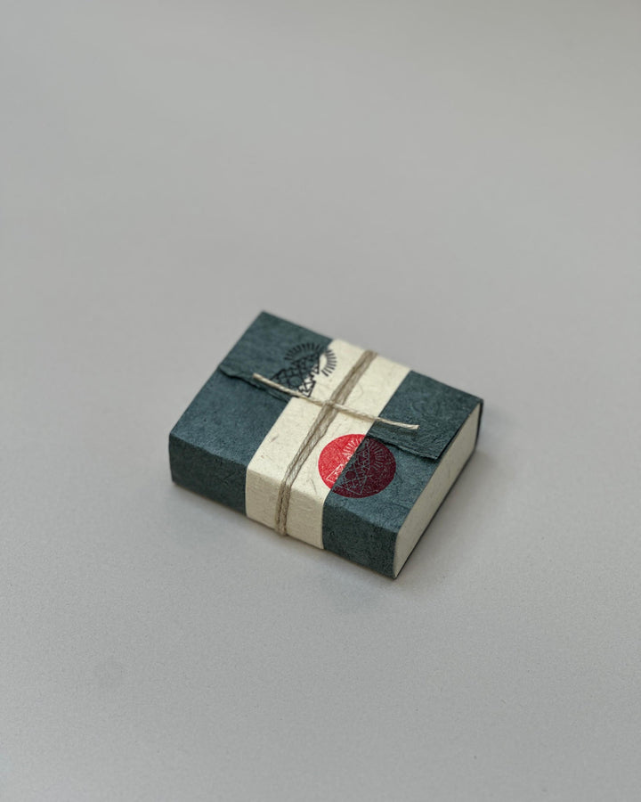 Incausa：角質除去炭石鹸