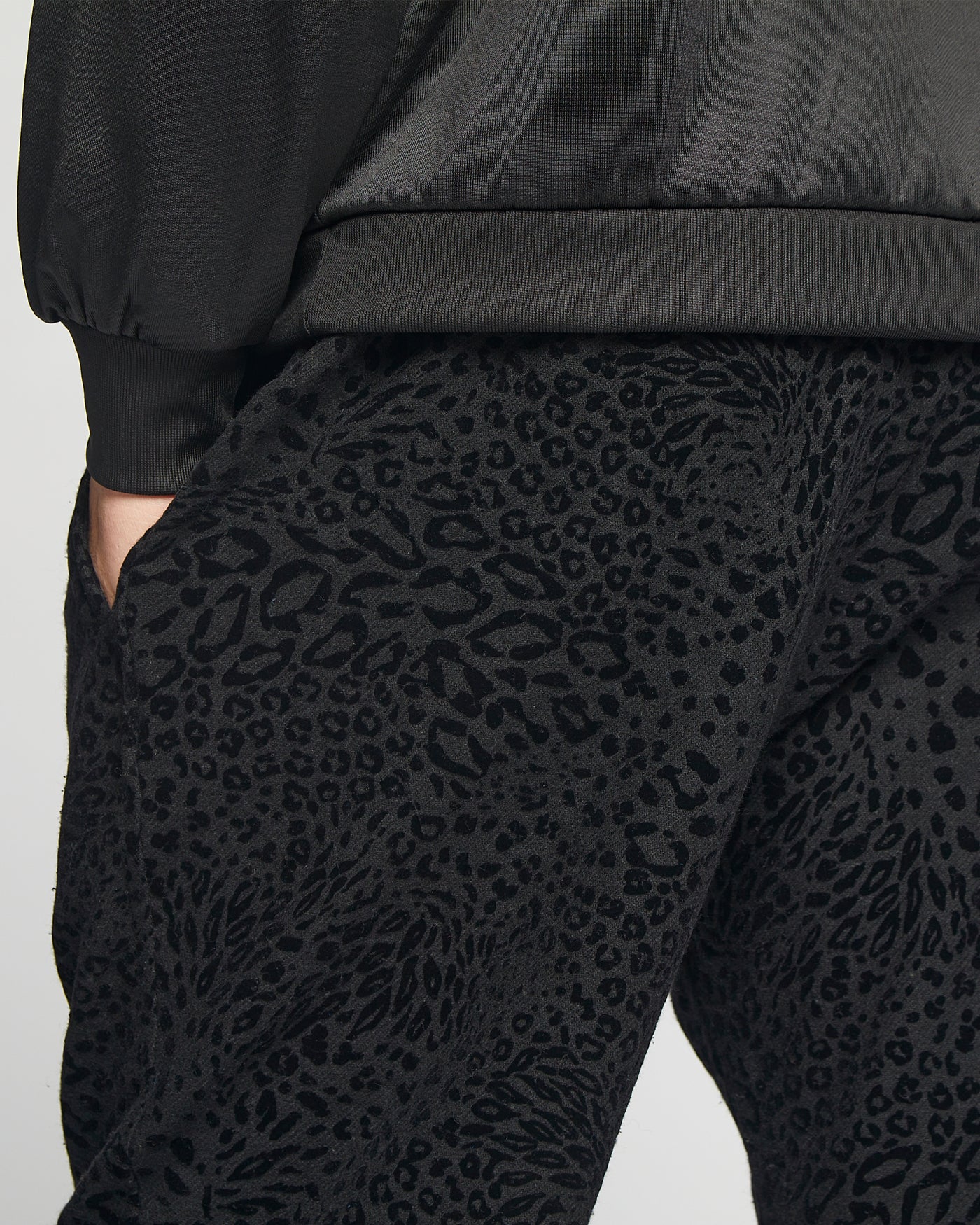 Desert Pants Leopard Wool Black