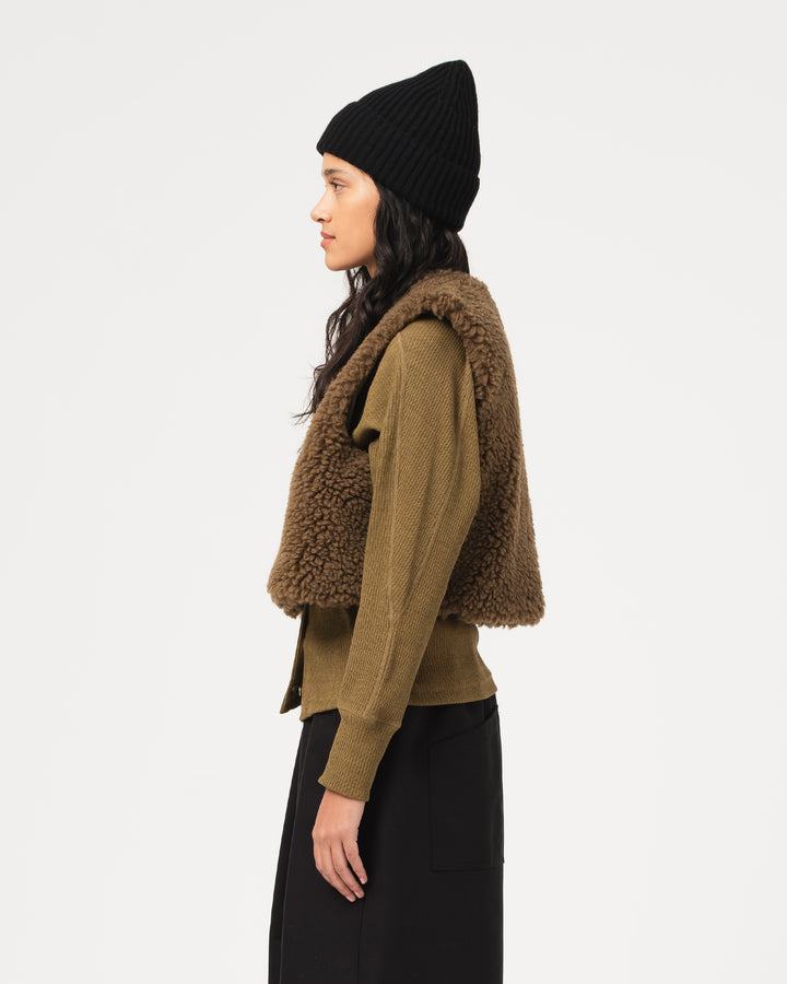 G.o.D Peak Vest Makalu Fur Shitake