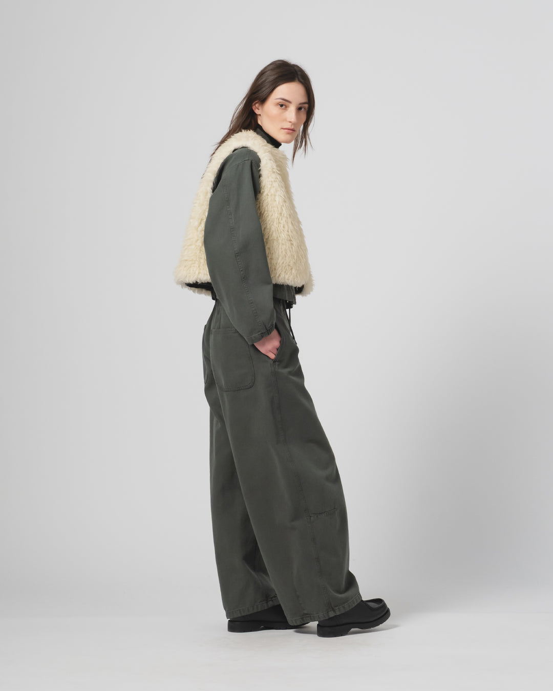 G.o.D Peak Vest Alaska Fluff Ecru
