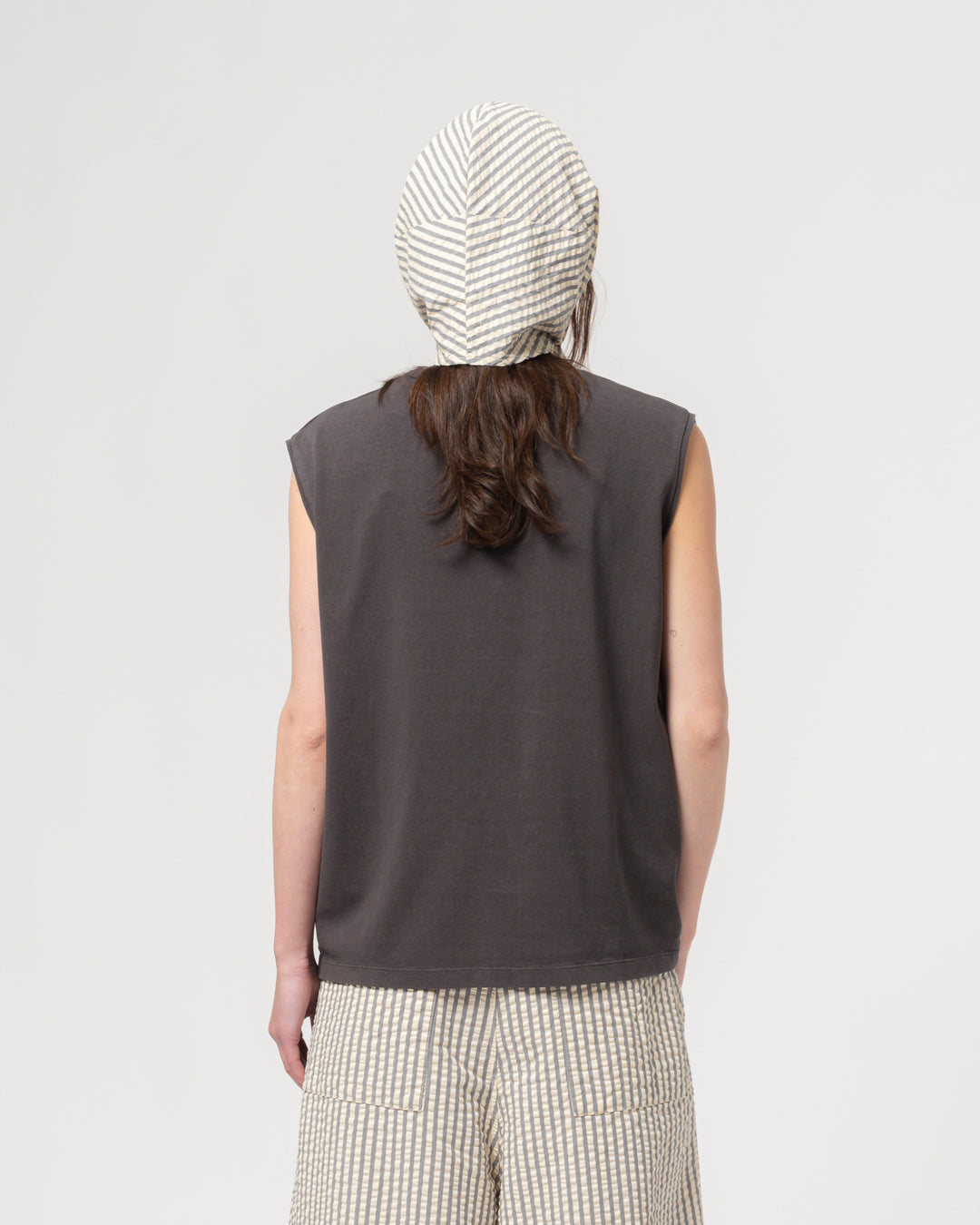 Jackie Scarf Belfast Seersucker Iron/Off-White